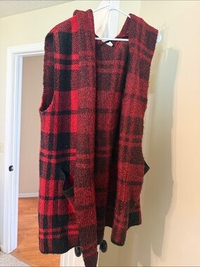 Plaid Open-Front Sleeveless Hooded Vest - Red and Black
